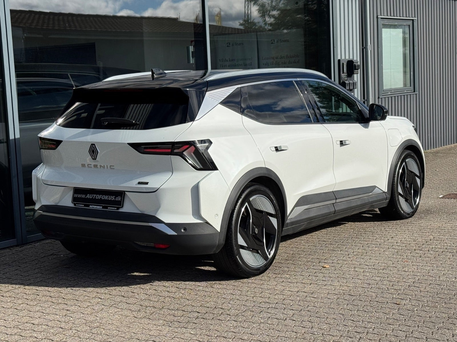 Hvid Renault Scenic E-Tech fra 2024