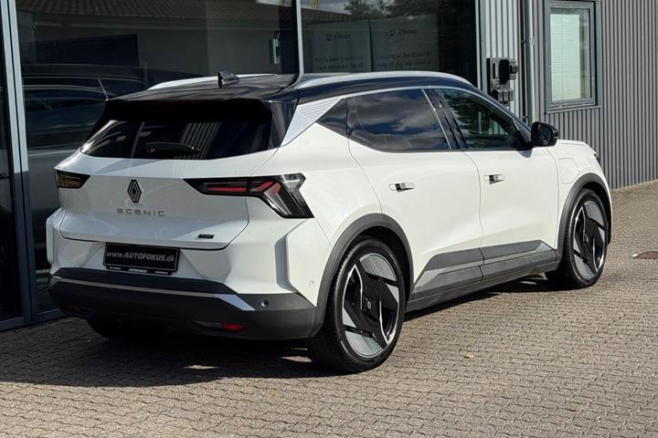 Hvid Renault Scenic E-Tech fra 2024