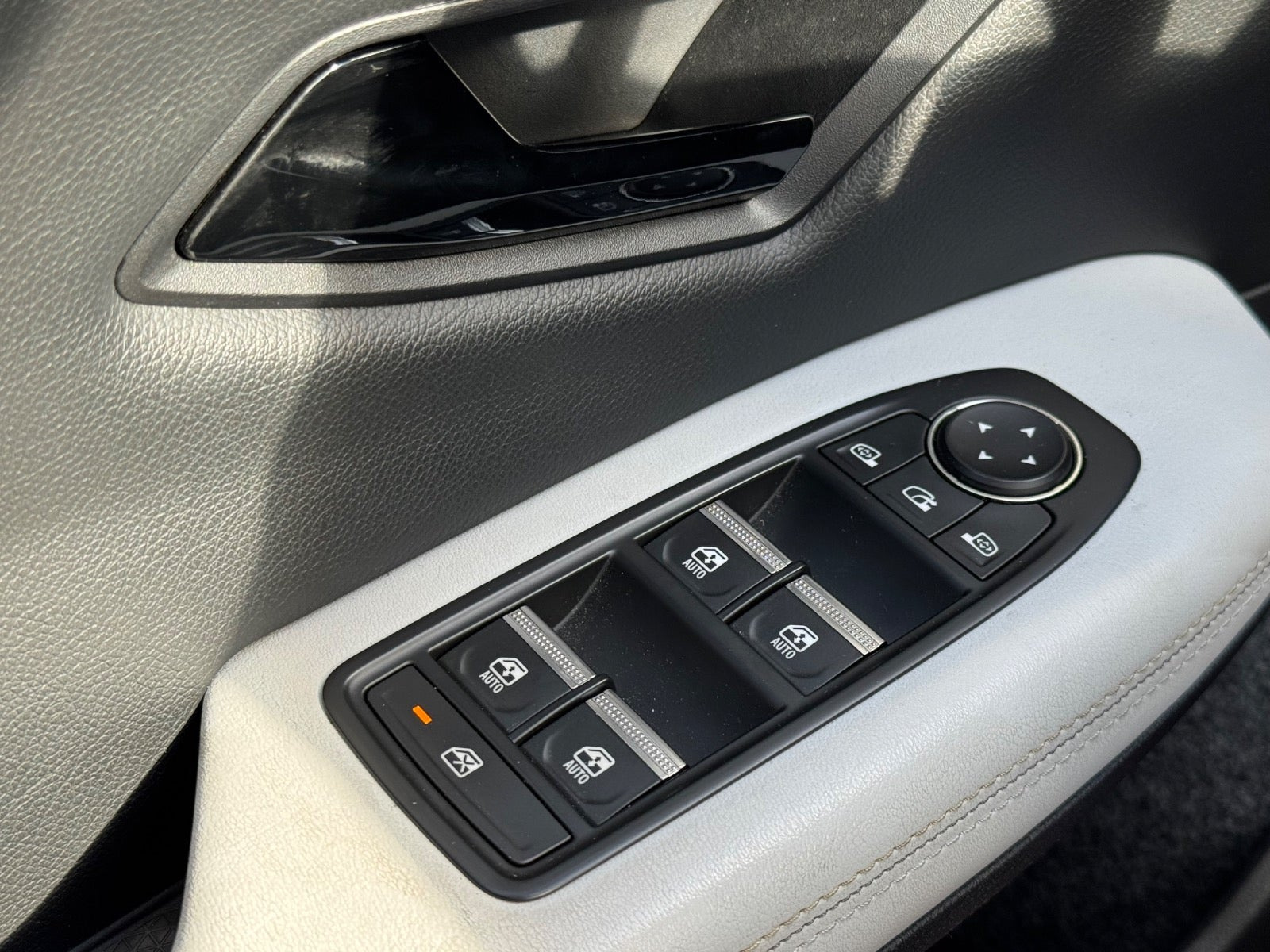 Hvid Renault Scenic E-Tech fra 2024