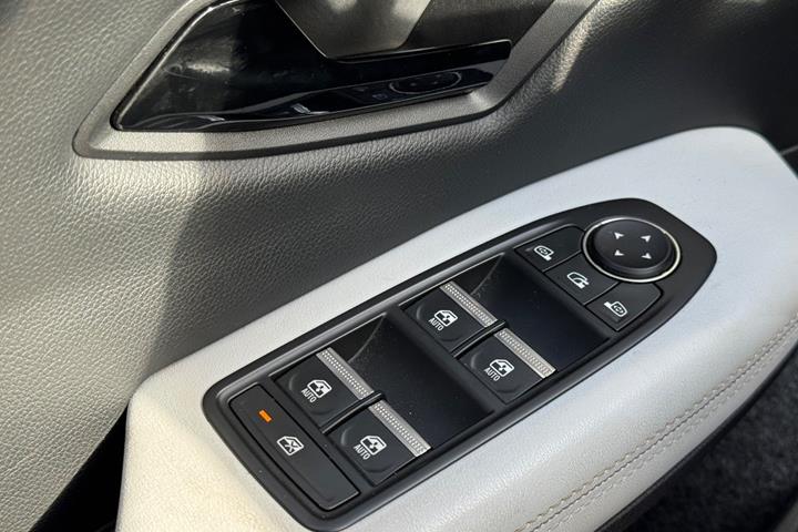 Hvid Renault Scenic E-Tech fra 2024
