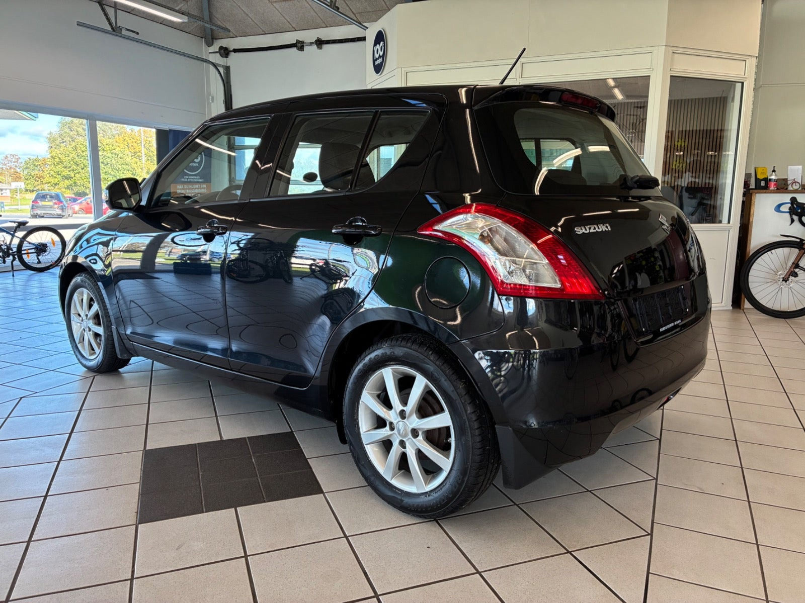 Sort Suzuki Swift fra 2014
