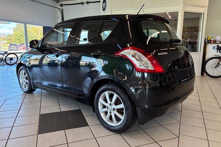 Sort Suzuki Swift fra 2014
