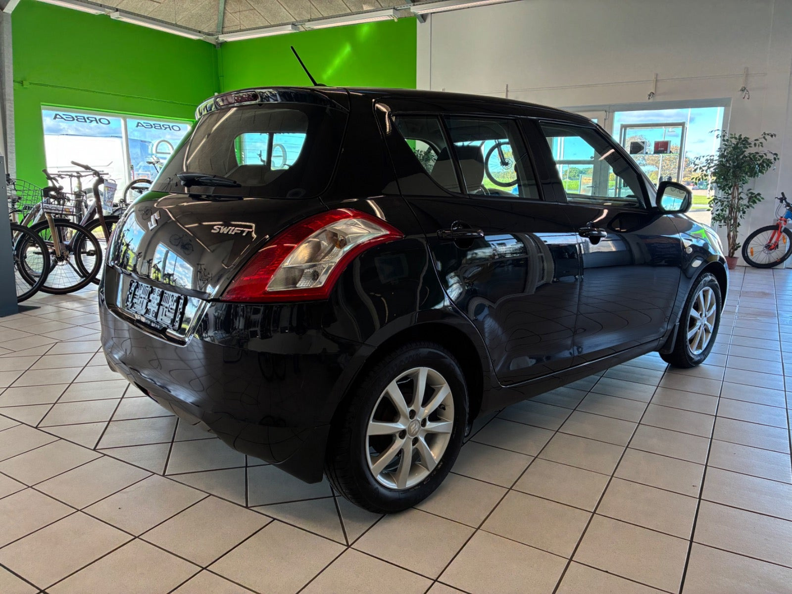 Sort Suzuki Swift fra 2014