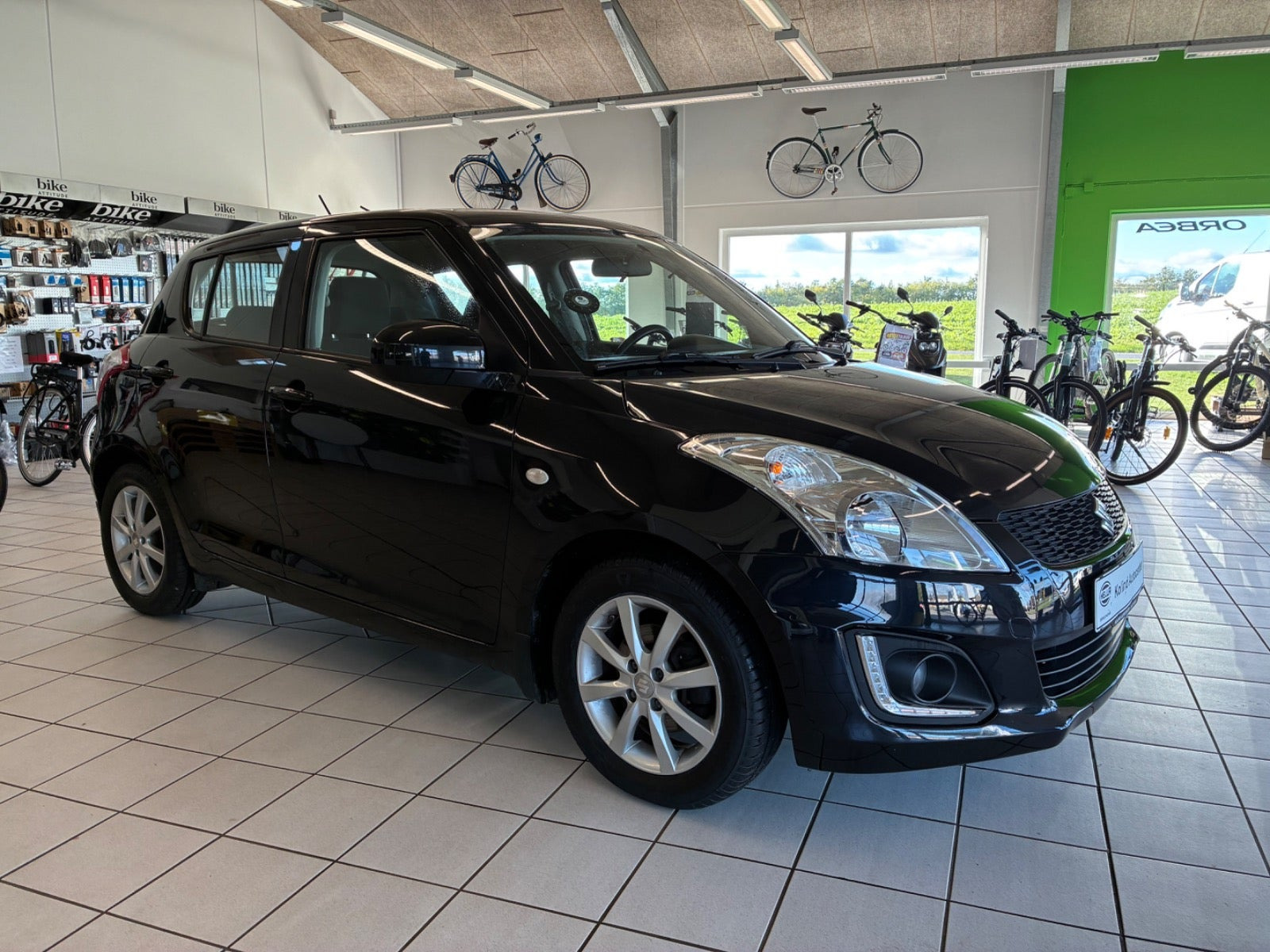 Sort Suzuki Swift fra 2014