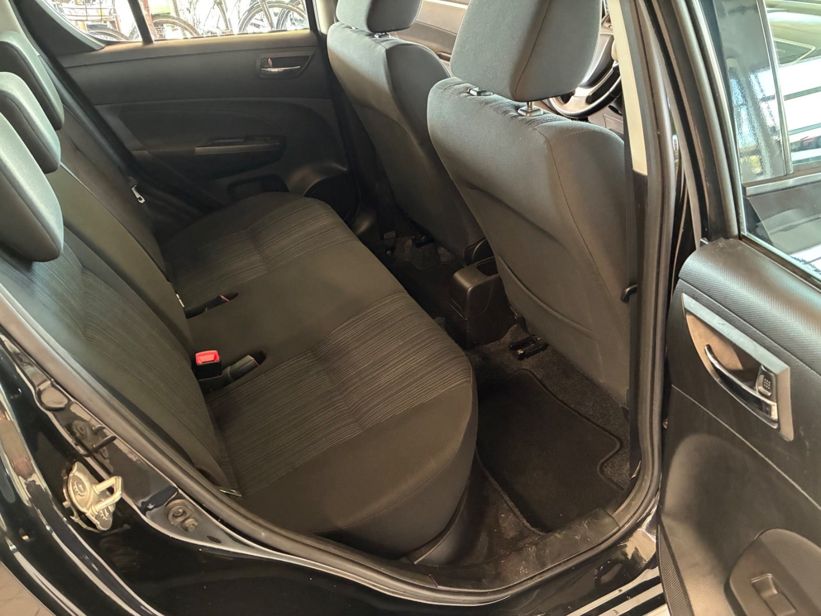 Sort Suzuki Swift fra 2014