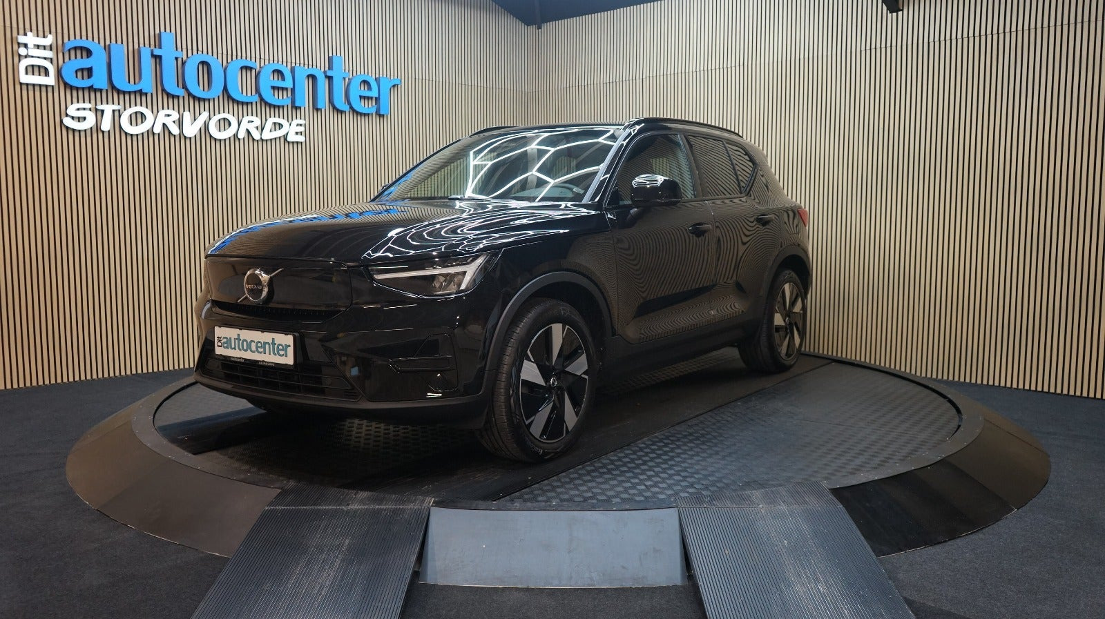 Sort Volvo XC40 fra 2024