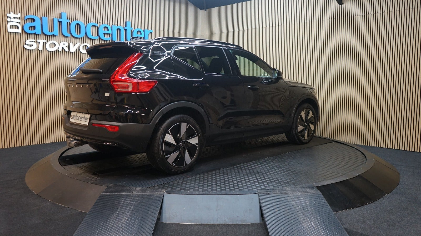 Sort Volvo XC40 fra 2024