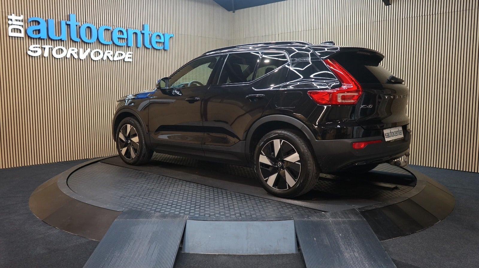 Sort Volvo XC40 fra 2024