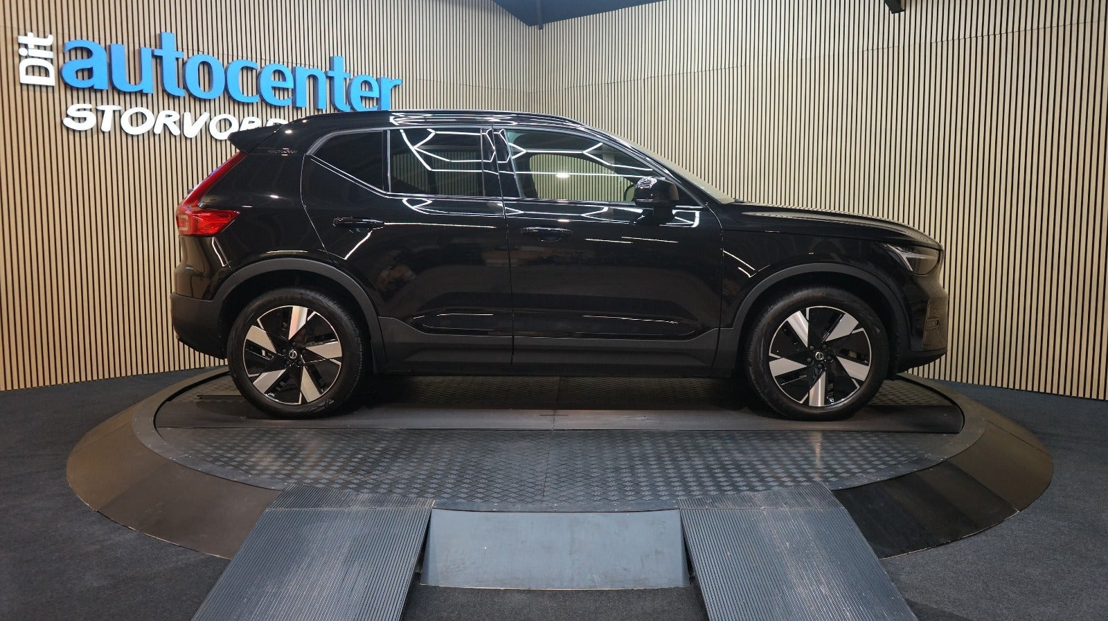 Sort Volvo XC40 fra 2024