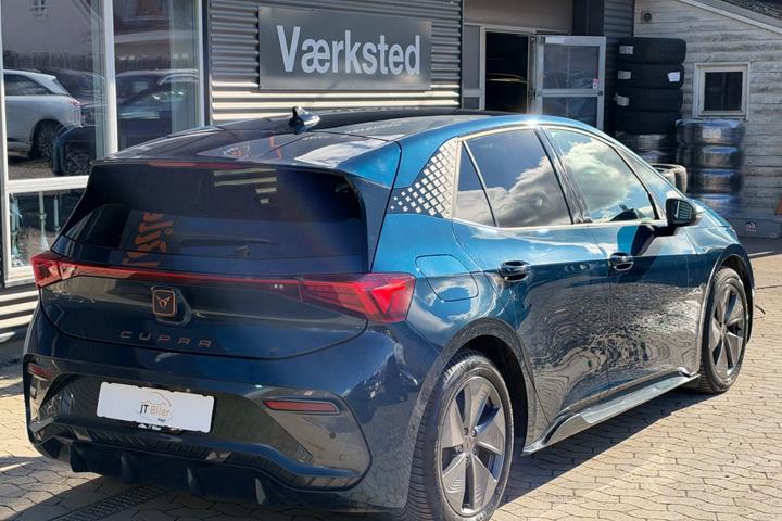 Blå Cupra Born fra 2022