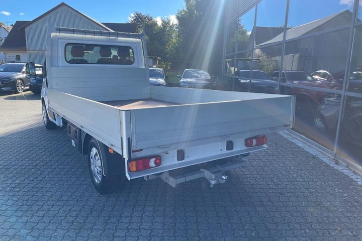 Hvid Opel Movano fra 2023