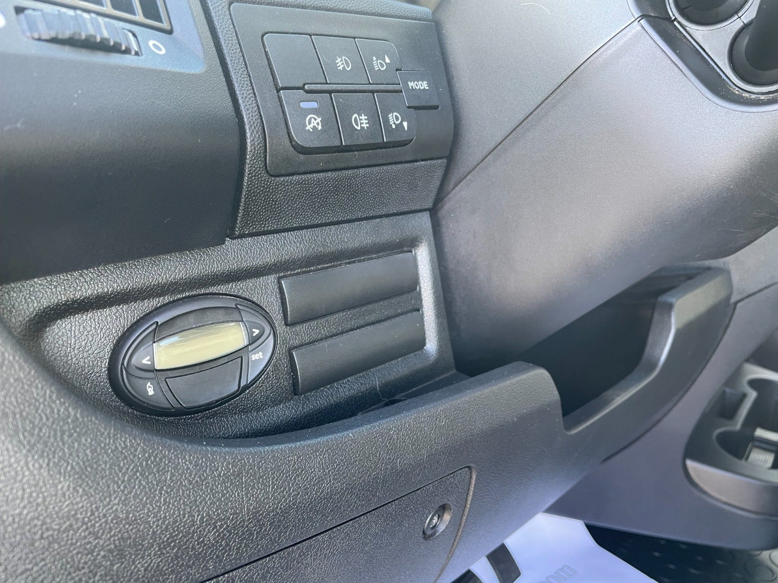 Hvid Opel Movano fra 2023