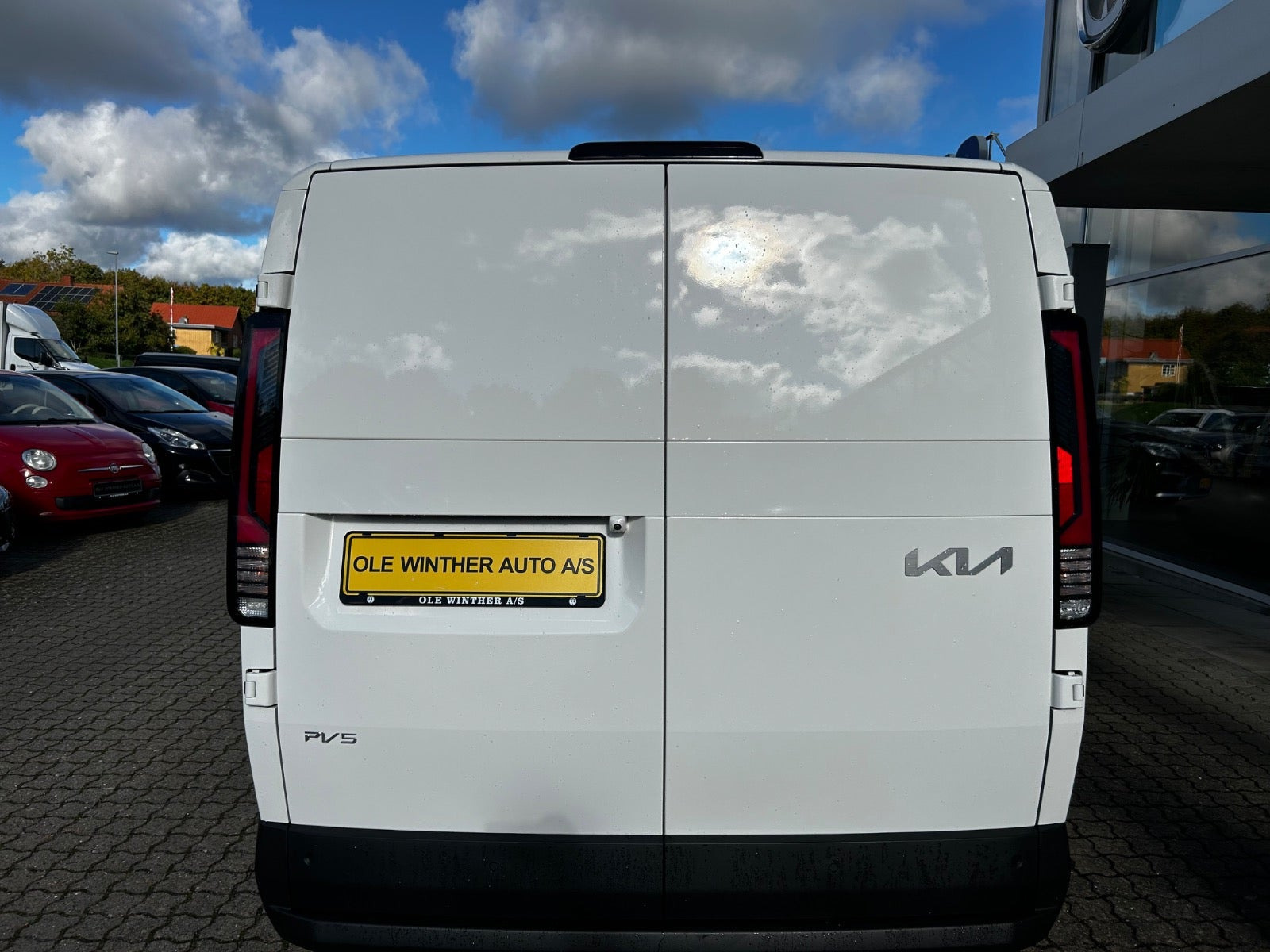 Hvid Kia PV5 fra 2026