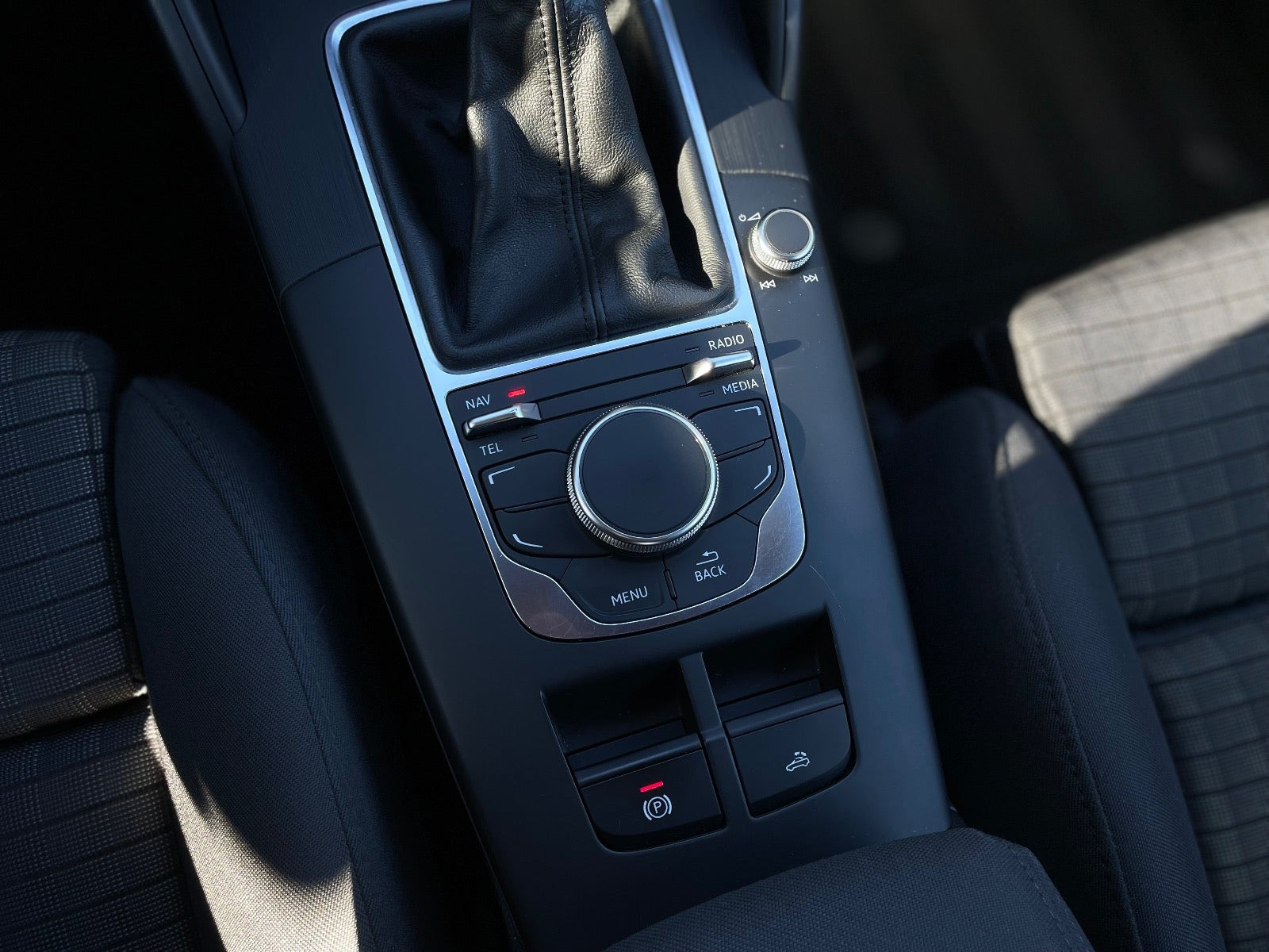 Grå Audi A3 fra 2015