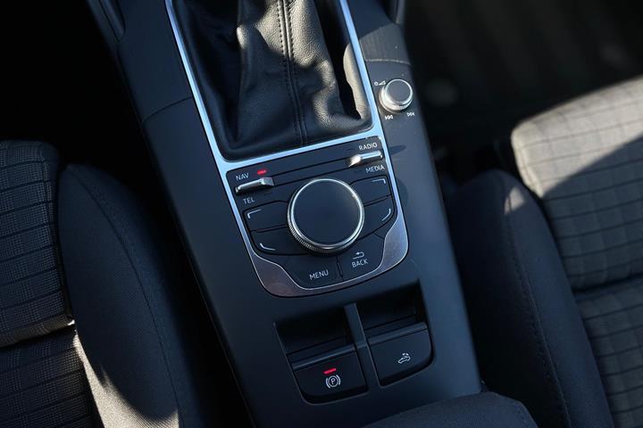 Grå Audi A3 fra 2015