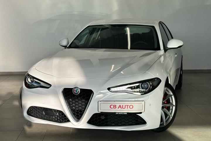 Hvid Alfa Romeo Giulia fra 2018