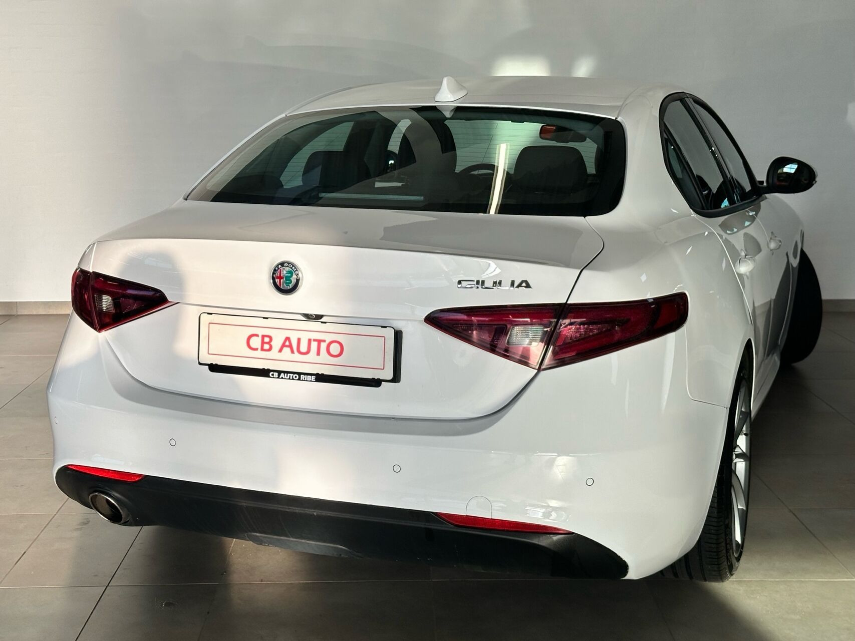 Hvid Alfa Romeo Giulia fra 2018