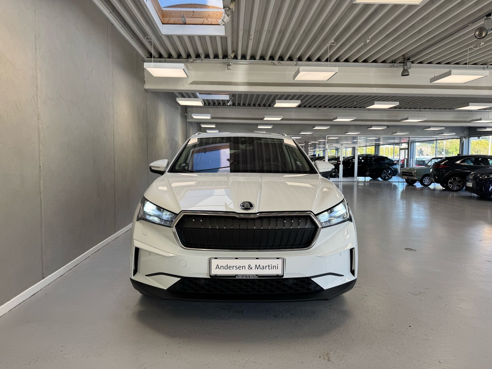 Hvid Skoda Enyaq fra 2022