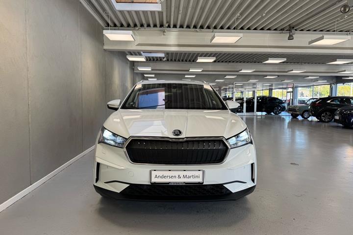 Hvid Skoda Enyaq fra 2022