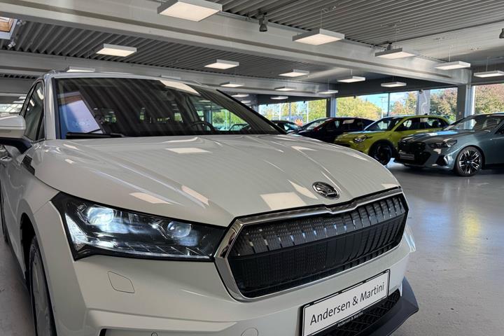 Hvid Skoda Enyaq fra 2022