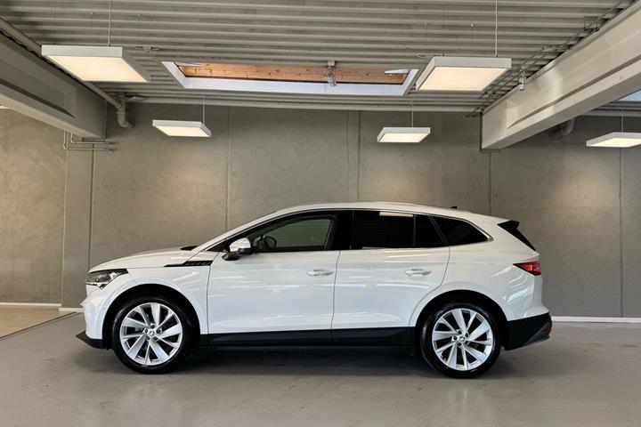 Hvid Skoda Enyaq fra 2022