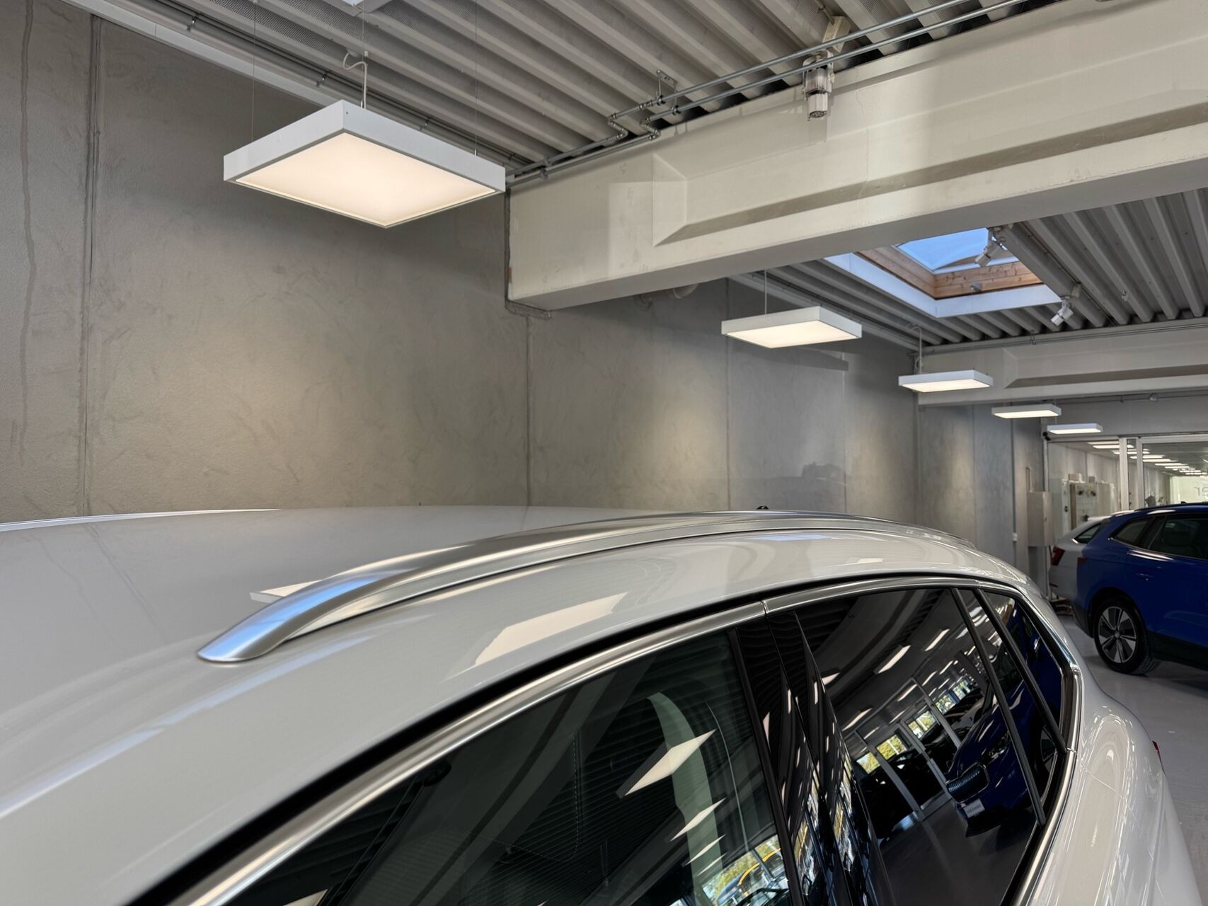 Hvid Skoda Enyaq fra 2022
