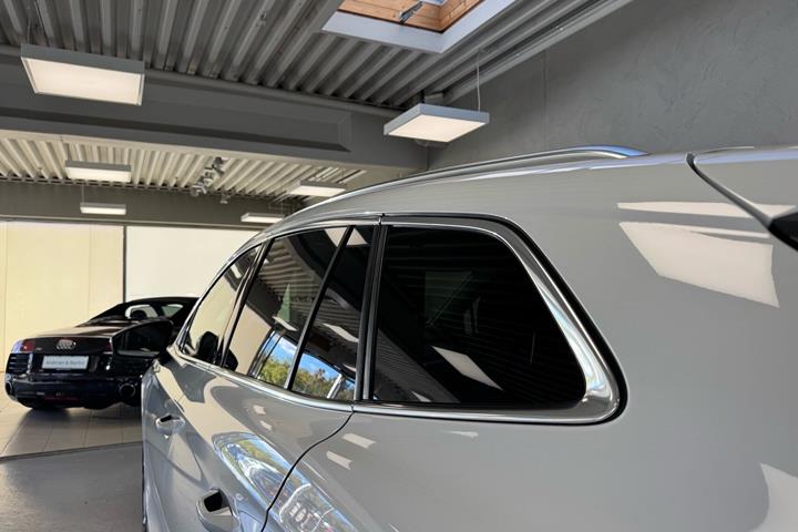 Hvid Skoda Enyaq fra 2022