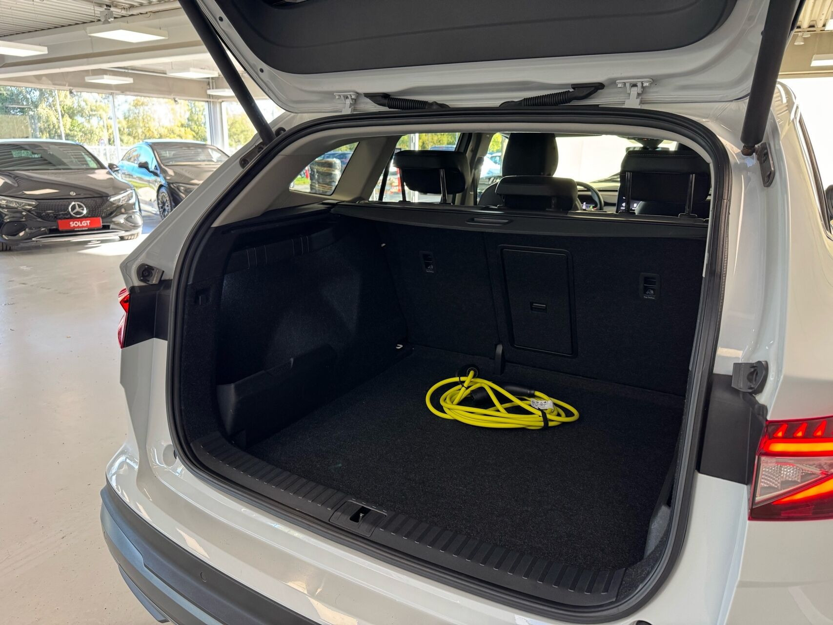 Hvid Skoda Enyaq fra 2022
