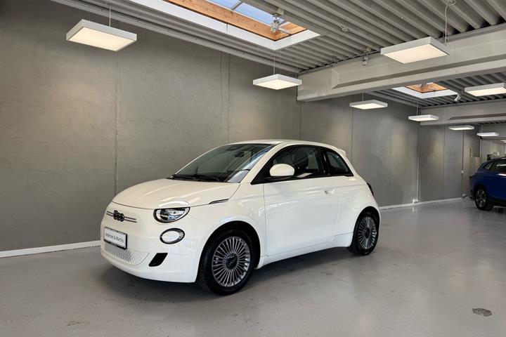 Hvid Fiat 500e fra 2023