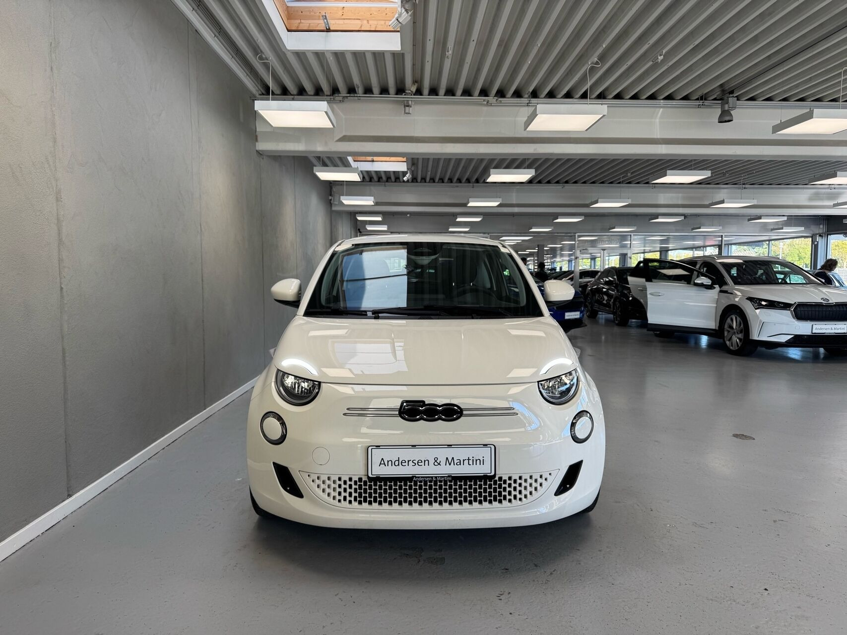 Hvid Fiat 500e fra 2023