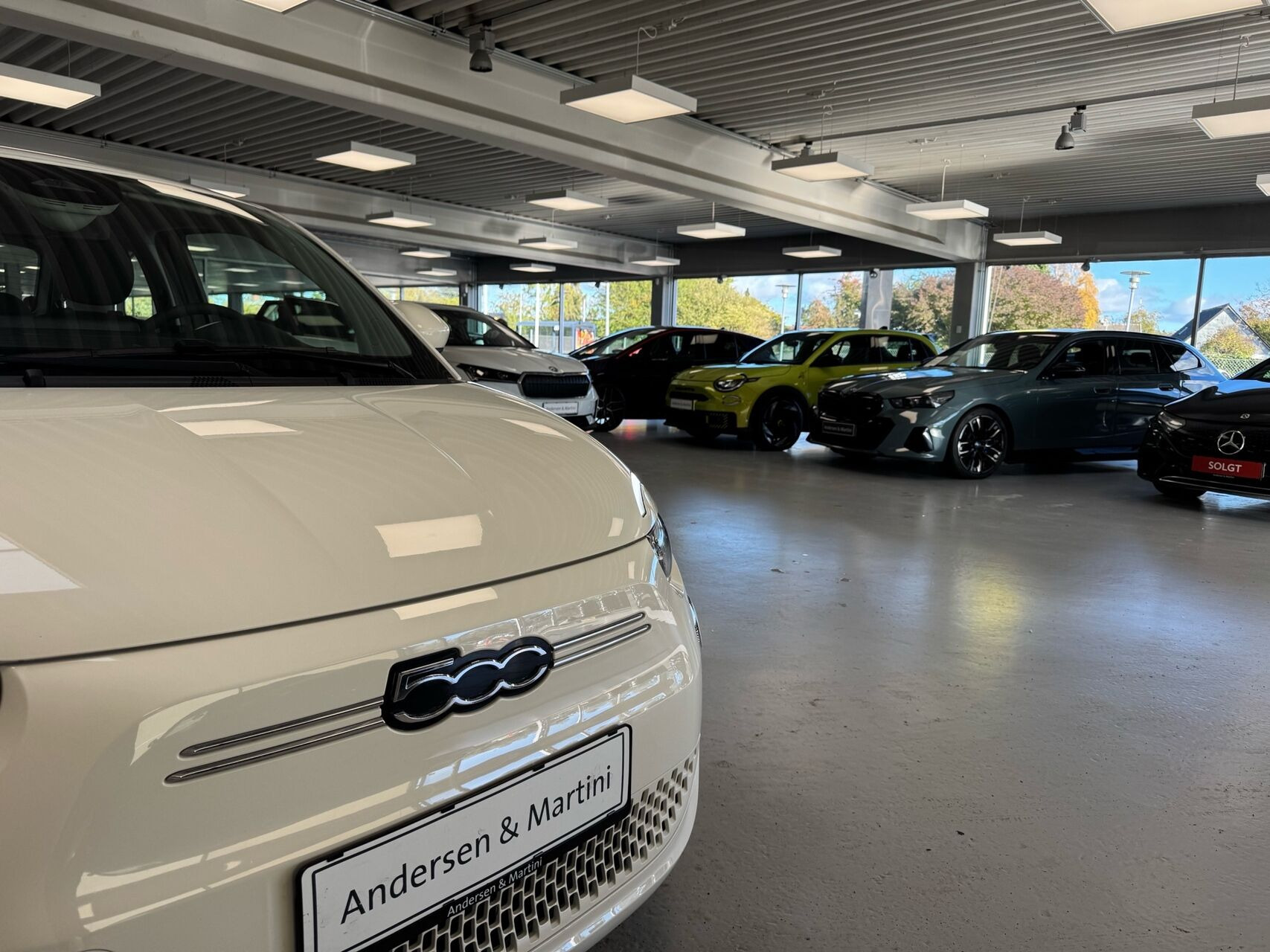 Hvid Fiat 500e fra 2023