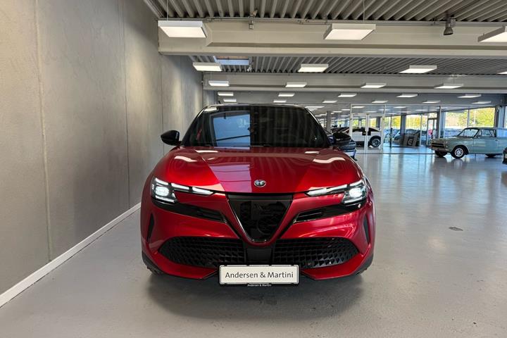 Rød Alfa Romeo Junior fra 2024