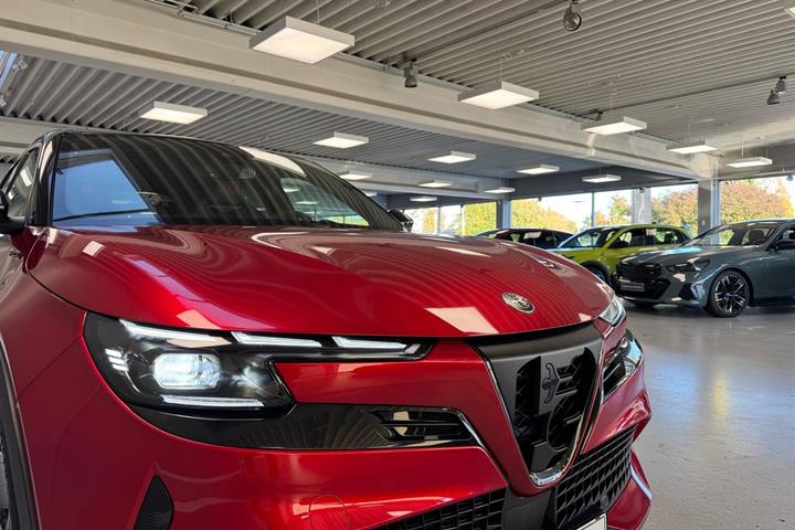 Rød Alfa Romeo Junior fra 2024