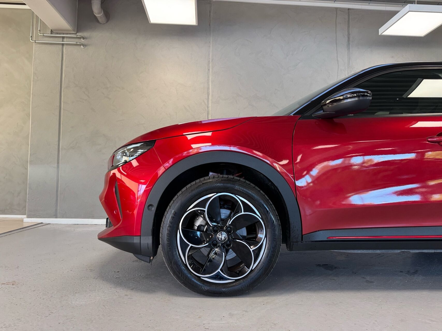 Rød Alfa Romeo Junior fra 2024