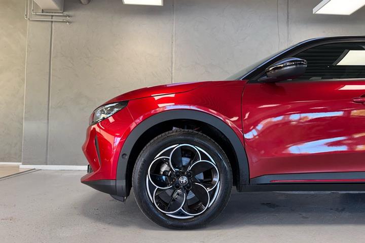 Rød Alfa Romeo Junior fra 2024