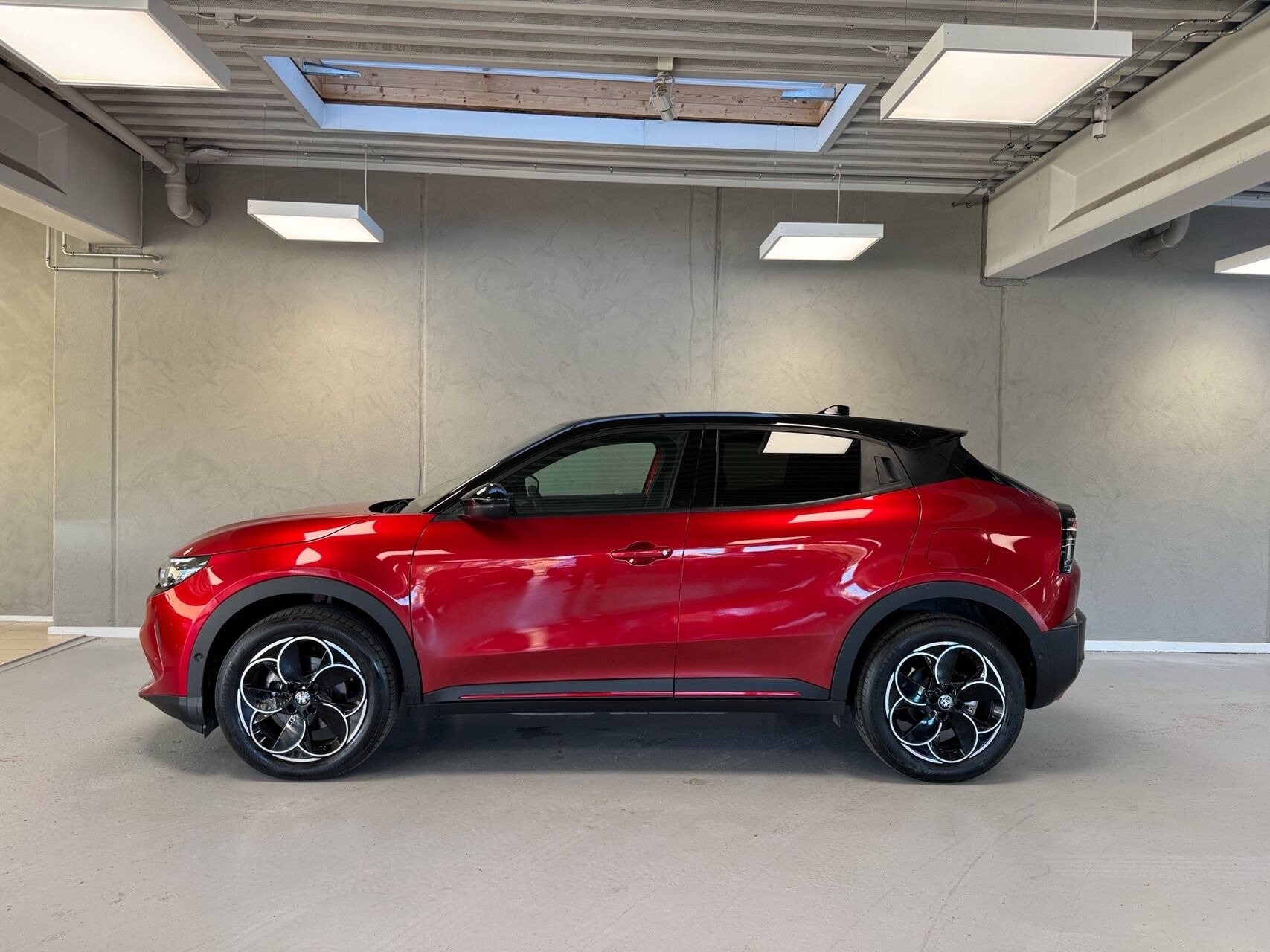 Rød Alfa Romeo Junior fra 2024