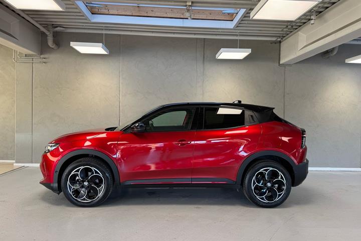 Rød Alfa Romeo Junior fra 2024