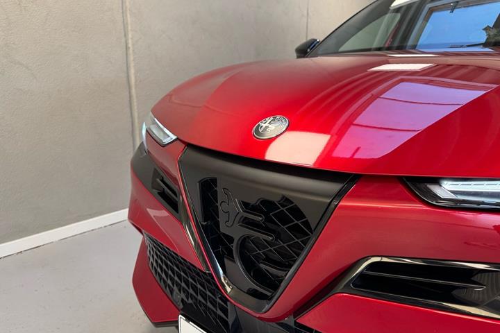 Rød Alfa Romeo Junior fra 2024
