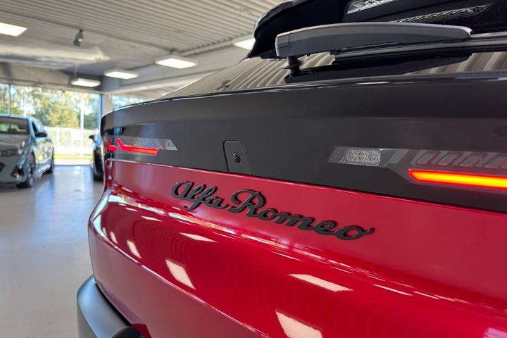 Rød Alfa Romeo Junior fra 2024