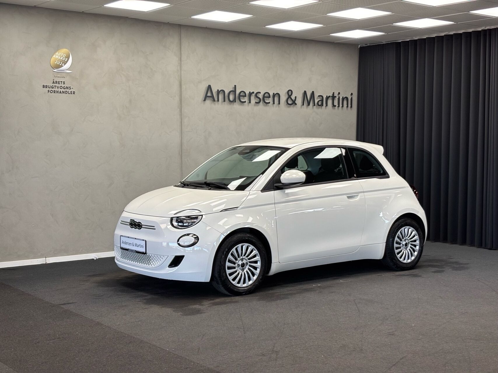 Hvid Fiat 500e fra 2023