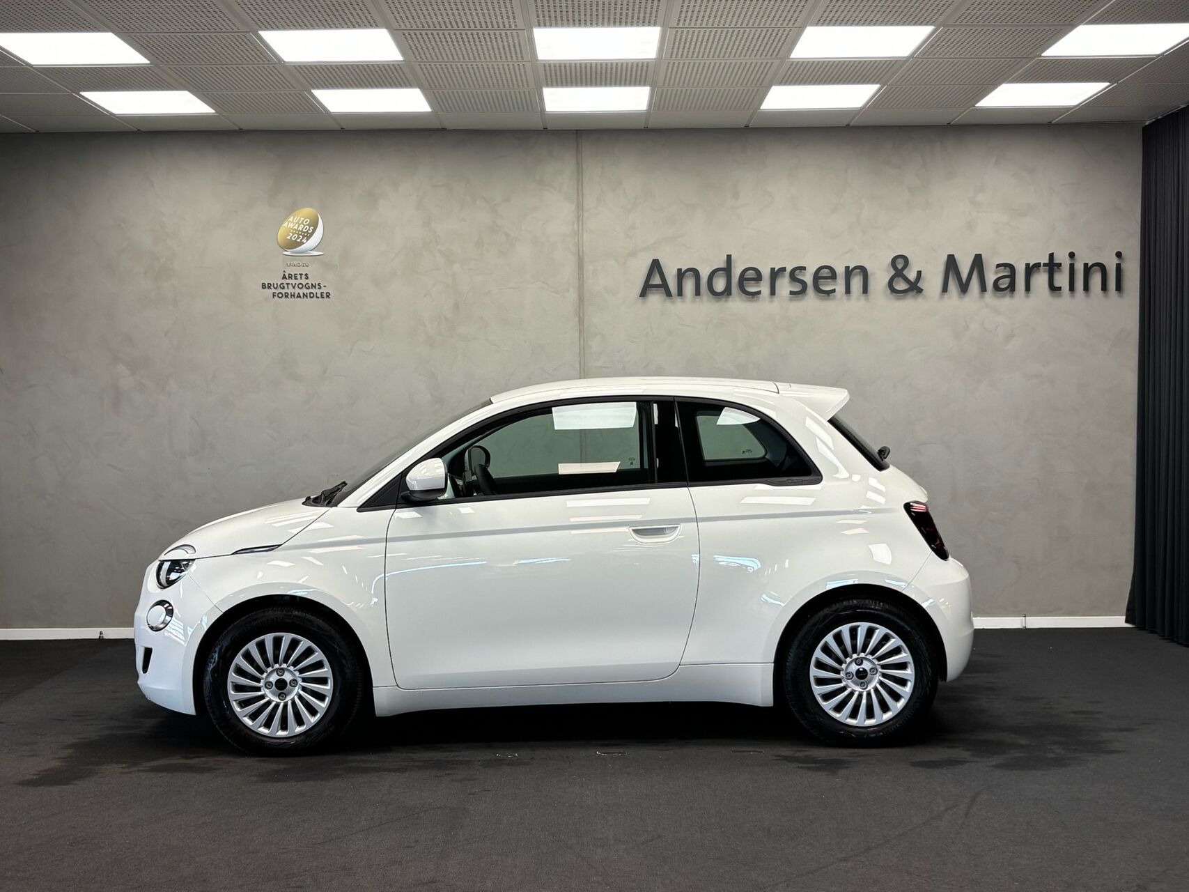 Hvid Fiat 500e fra 2023