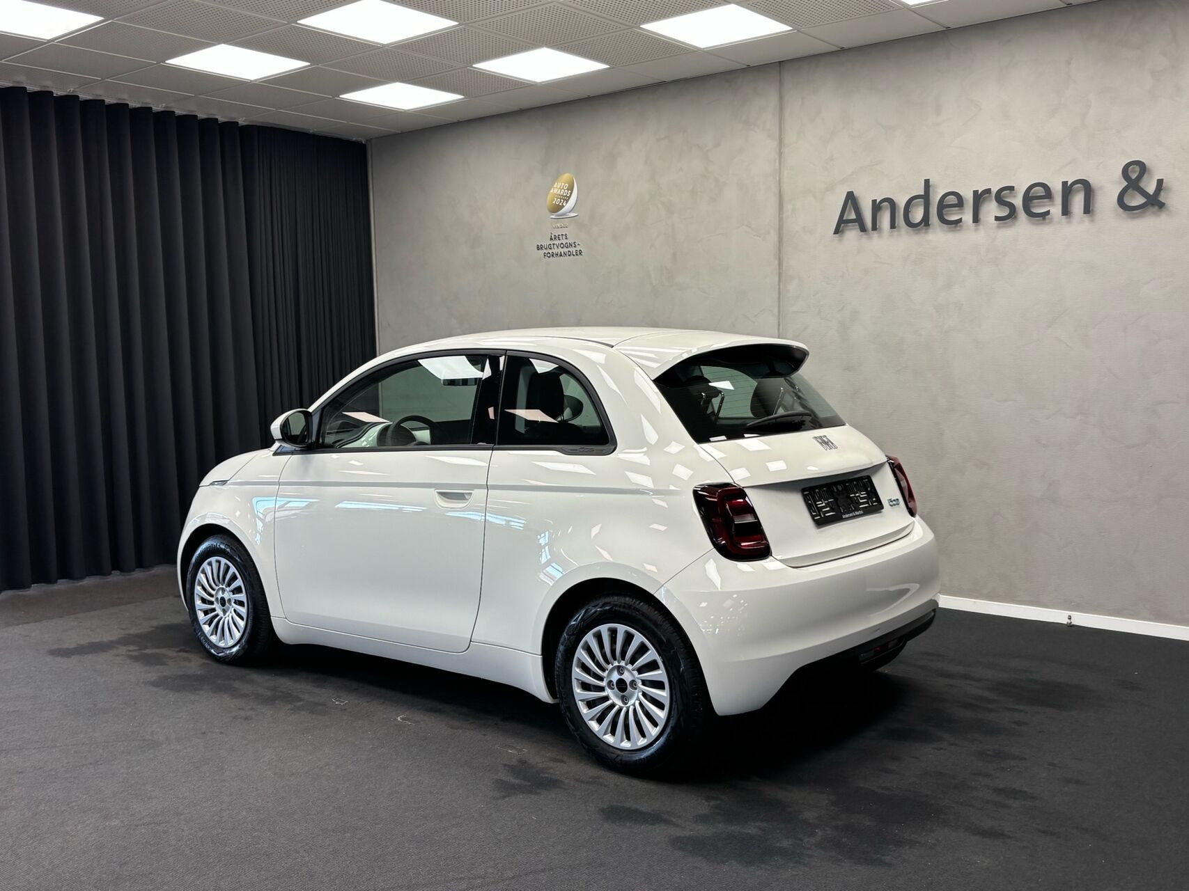 Hvid Fiat 500e fra 2023