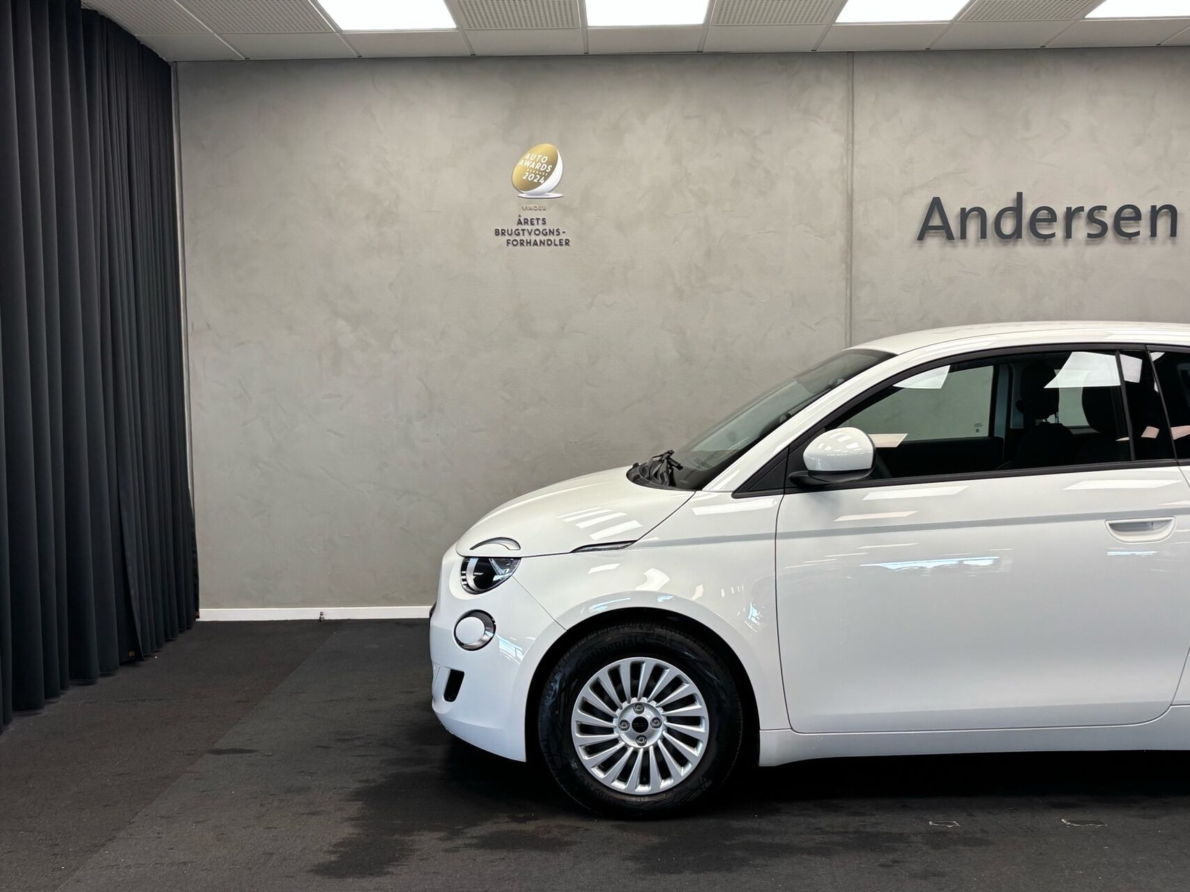 Hvid Fiat 500e fra 2023