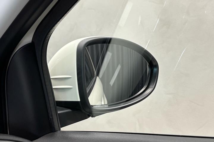 Hvid Fiat 500e fra 2023