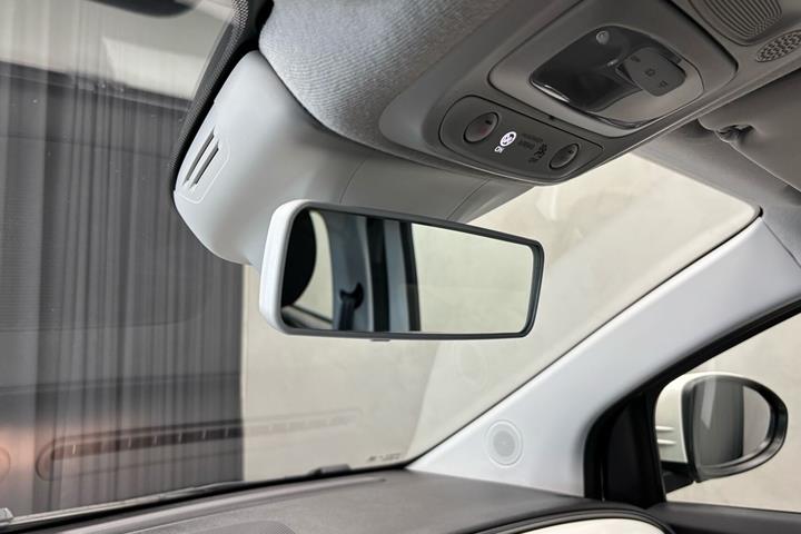 Hvid Fiat 500e fra 2023