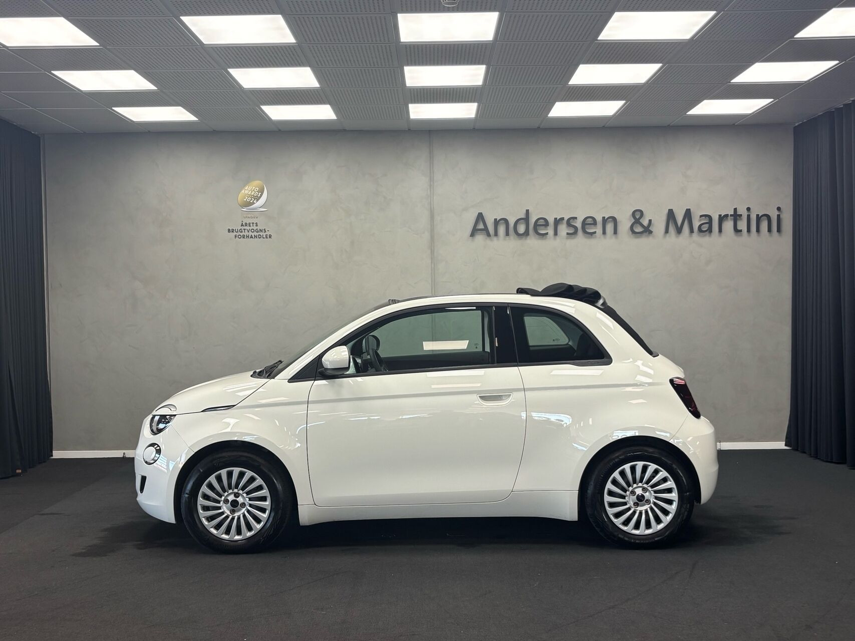Hvid Fiat 500e fra 2023