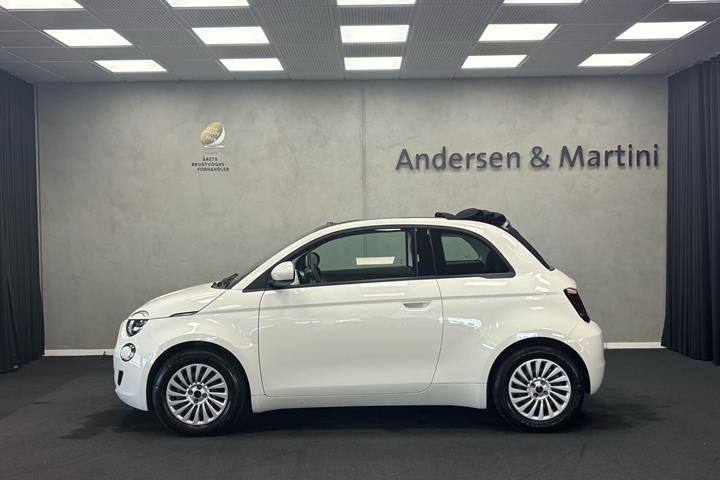 Hvid Fiat 500e fra 2023