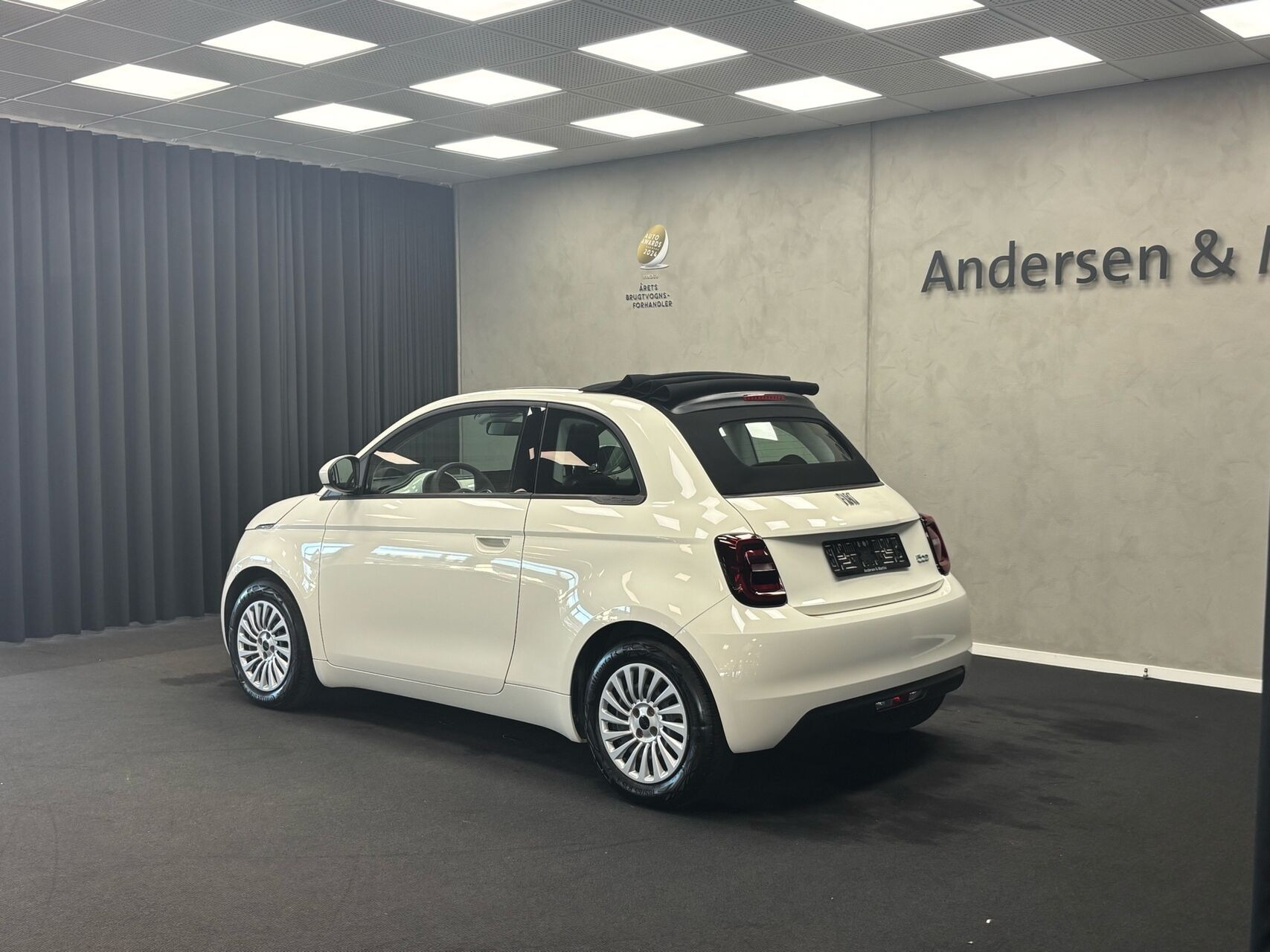 Hvid Fiat 500e fra 2023