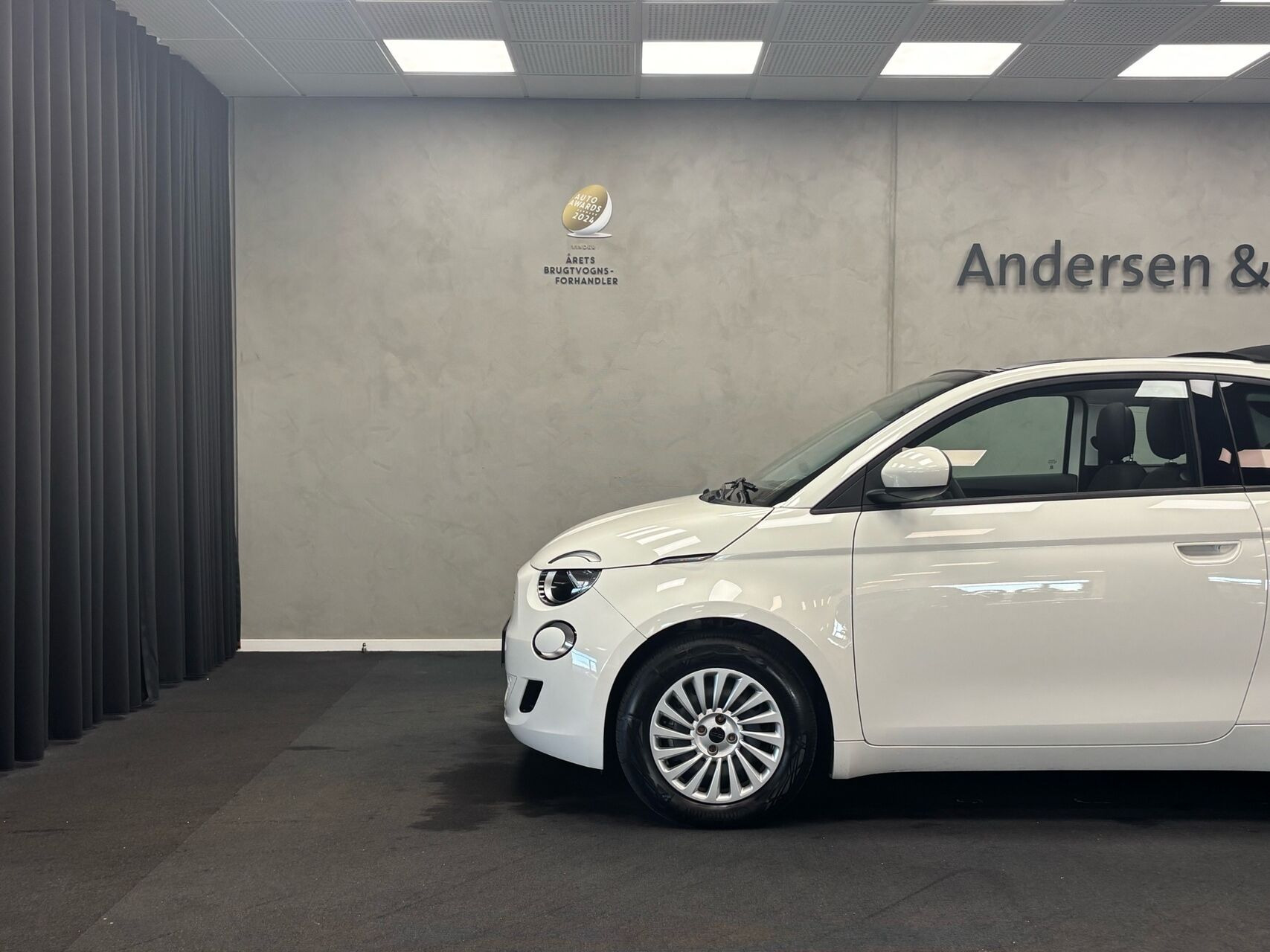 Hvid Fiat 500e fra 2023