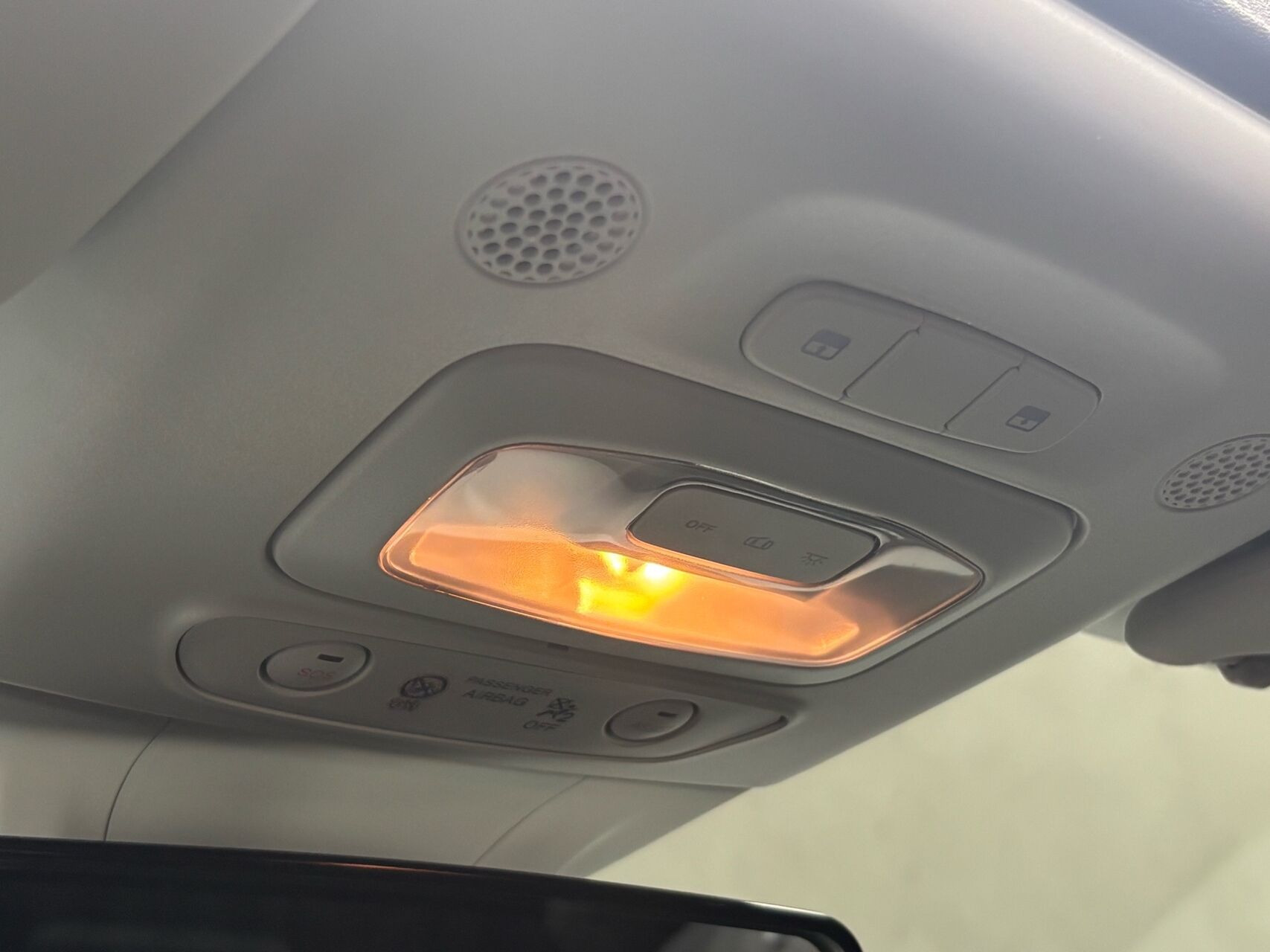 Hvid Fiat 500e fra 2023